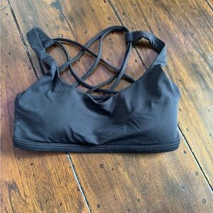 black lululemon sports bra